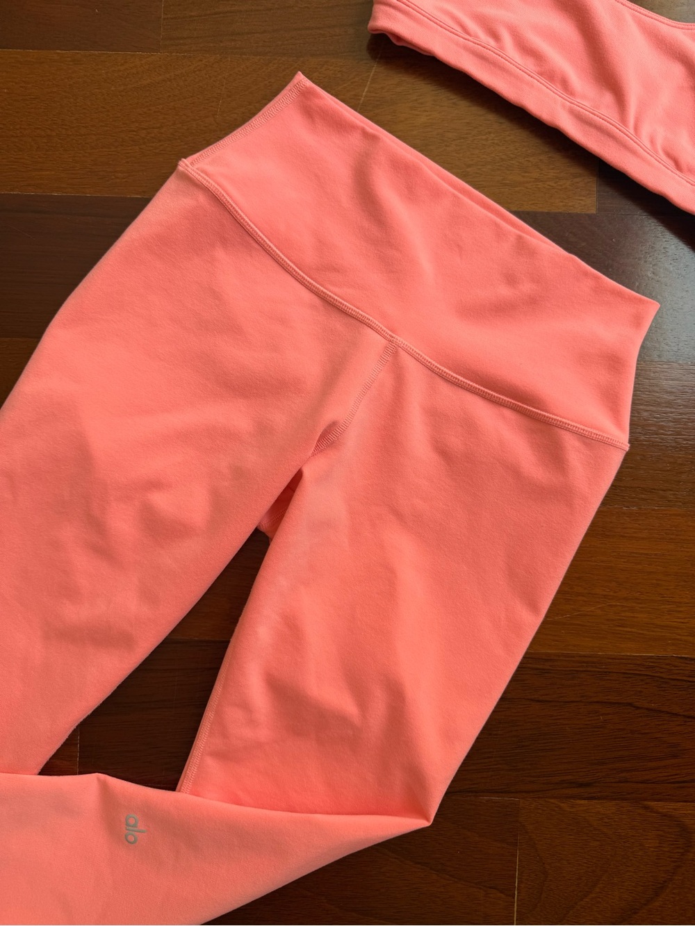 ALO Yoga Coral Yoga Set - Size Small - Picture 3 of 8
